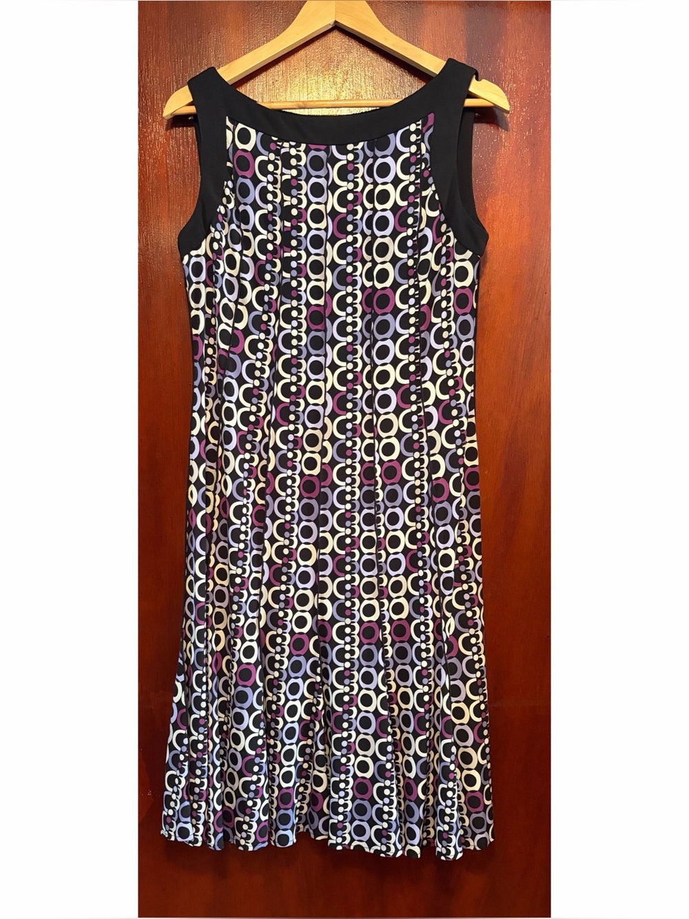 Women’s Sandra Darren Sleeveless Geometric Print A-Line Dress in Black and Purpl